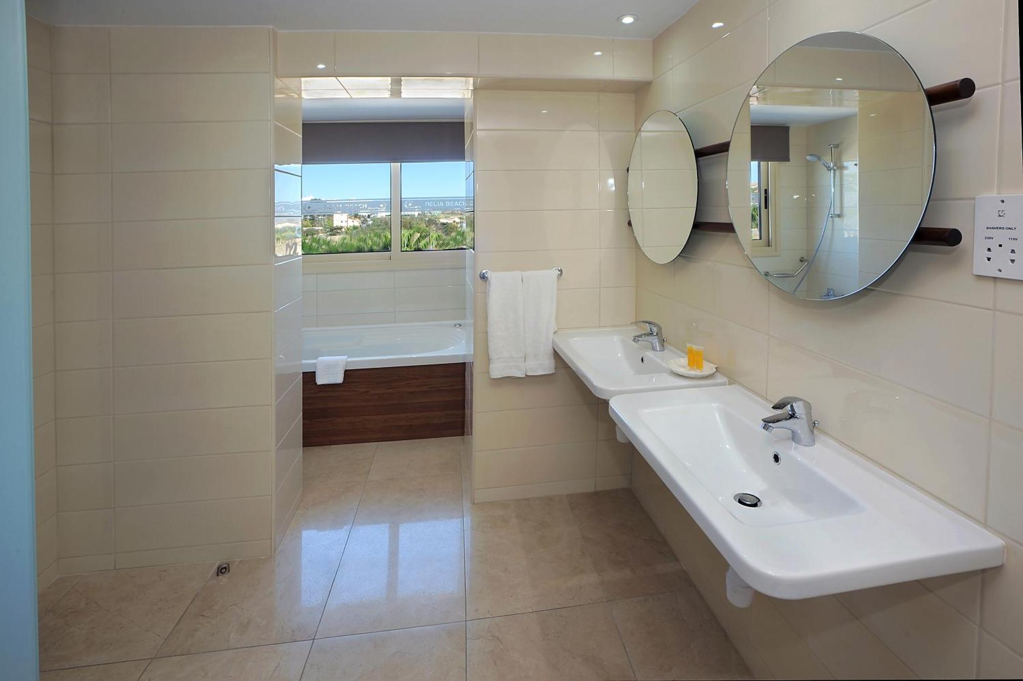 Executive Suite with Sea View & Spa Bath,742776157:JPEG