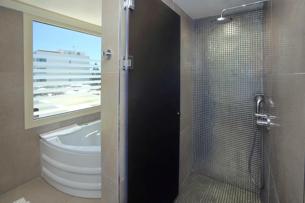 Luxury Suite Sea View & Indoor or Outdoor Spa Bath,807922569:JPEG